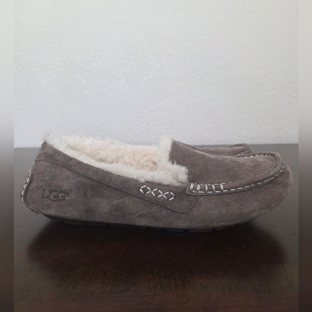 Women's UGG Tan  Suede Moccasin Slippers